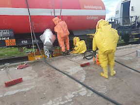 Artikelvorschaubild Ausbildung am Gefahrgut-Ausbildungszug der Deutschen Bahn